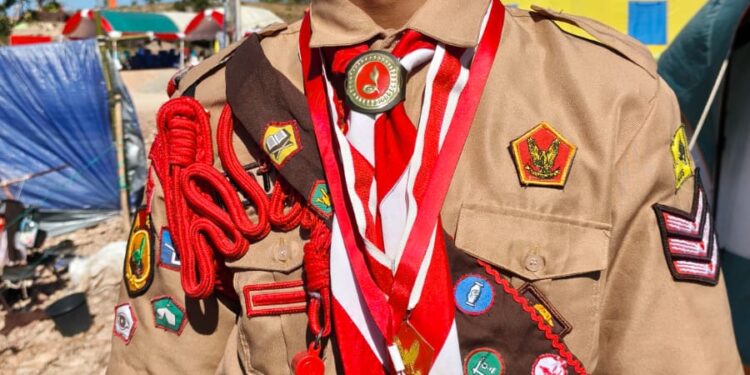 Putra Terbaik Lembata Pimpin Penurunan Bendera pada Penutupan Jamda X Pramuka NTT