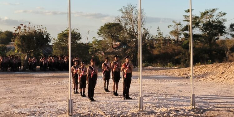 Putra Terbaik Lembata Pimpin Penurunan Bendera pada Penutupan Jamda X Pramuka NTT