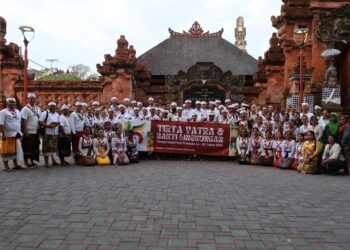 Kwarcab Denpasar Awali Bulan Bakti Pramuka dengan Persembahyangan Bersama dan Bakti Lingkungan