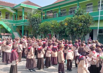 Penuh Keceriaan, PERSARI MI Ma’arif NU 1 Dawuhan Wetan Bentuk Siaga Cekatan