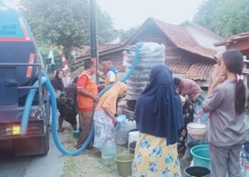 Pramuka Peduli Kwarran Lumbir Bersama BWS Citanduy Salurkan Bantuan Air Bersih