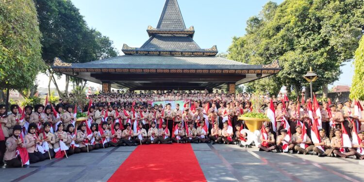 Ketua Kwarnas dan Kwarda Jatim Ziarah ke Makam Bung Karno, Tegaskan Pramuka Tak Boleh Kehilangan Akar Sejarah