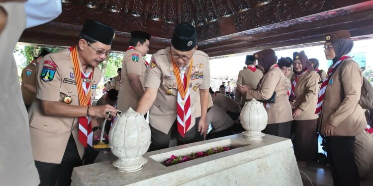 Ketua Kwarnas dan Kwarda Jatim Ziarah ke Makam Bung Karno, Tegaskan Pramuka Tak Boleh Kehilangan Akar Sejarah