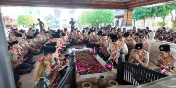 Ketua Kwarnas dan Kwarda Jatim Ziarah ke Makam Bung Karno, Tegaskan Pramuka Tak Boleh Kehilangan Akar Sejarah