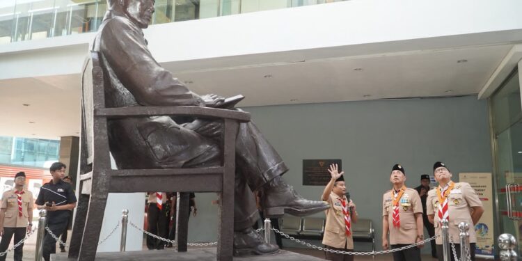 Ketua Kwarnas dan Kwarda Jatim Ziarah ke Makam Bung Karno, Tegaskan Pramuka Tak Boleh Kehilangan Akar Sejarah