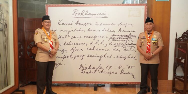 Ketua Kwarnas dan Kwarda Jatim Ziarah ke Makam Bung Karno, Tegaskan Pramuka Tak Boleh Kehilangan Akar Sejarah