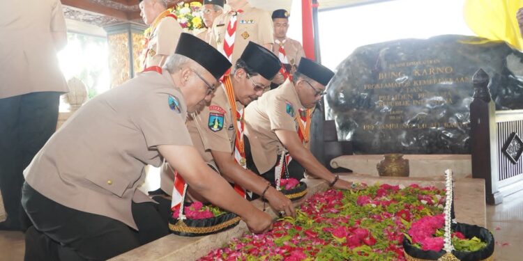 Ketua Kwarnas dan Kwarda Jatim Ziarah ke Makam Bung Karno, Tegaskan Pramuka Tak Boleh Kehilangan Akar Sejarah