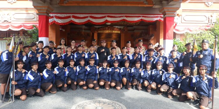 Wawali Arya Negara Lepas Kontingen Kwarcab Denpasar Menuju Jambore Nasional XII Tahun 2026.