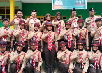 Ketua Kwarran Patimpeng Lepas Pramuka Penggalang Asal MTs Ar-Rahmah Patimpeng Menuju JAMNAS XII Cibubur