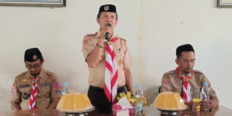 Ketua Kwarran Patimpeng Lepas Pramuka Penggalang Asal MTs Ar-Rahmah Patimpeng Menuju JAMNAS XII Cibubur