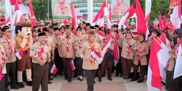 Kak Khofifah Lepas 1.537 Peserta Kontingen Jatim ke Jamnas XII 2026: Jaga Karakter, Integritas, dan Semangat Membangun NKRI