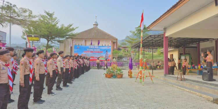 Ratusan Pramuka SMP N 4 Kedungbanteng Ikuti Penerimaan Anggota Penggalang