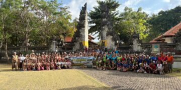 GEBER Denpasar Selatan Meriahkan Bulan Bakti Pramuka, Ratusan Pelajar Bersihkan Lingkungan Pura Sakenan