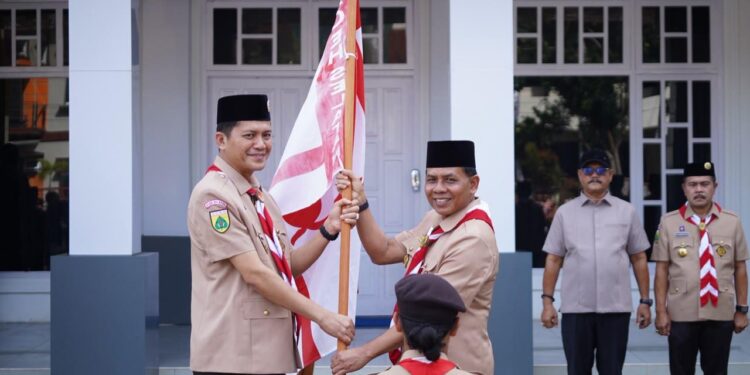 Dihadapan Ratusan Orang/wali, Bupati Aceh Selatan Lepas Kontingen Aceh Selatan mengikuti Jambore Nasional Ke XII di Cibubur Jakarta Timur.