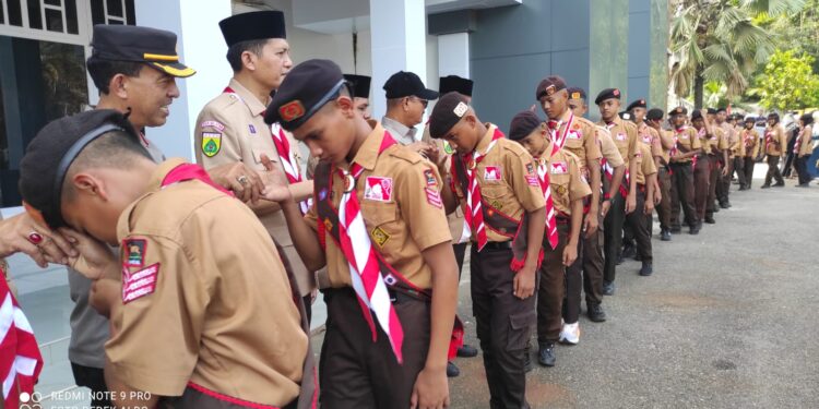 Dihadapan Ratusan Orang/wali, Bupati Aceh Selatan Lepas Kontingen Aceh Selatan mengikuti Jambore Nasional Ke XII di Cibubur Jakarta Timur.