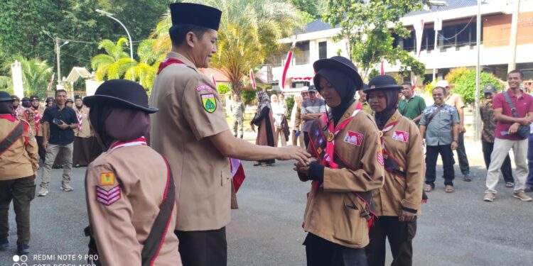 Dihadapan Ratusan Orang/wali, Bupati Aceh Selatan Lepas Kontingen Aceh Selatan mengikuti Jambore Nasional Ke XII di Cibubur Jakarta Timur.