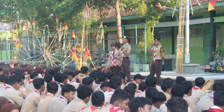 Kunjungi Perkemahan di SMA Negeri Karangrayung, DKC Grobogan Sampaikan Asyiknya Dunia Penegak