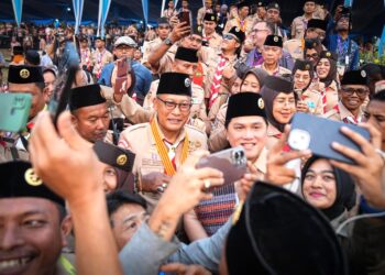 Erick Thohir Terima Ulos Sumatera Utara, Simbol Kehormatan dan Persaudaraan