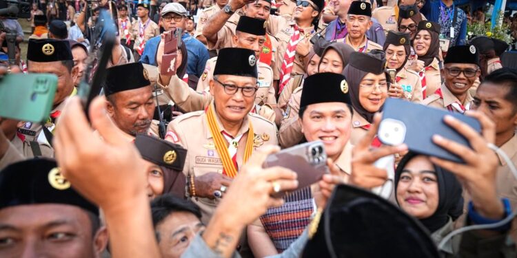 Erick Thohir Terima Ulos Sumatera Utara, Simbol Kehormatan dan Persaudaraan