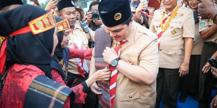 Erick Thohir Terima Ulos Sumatera Utara, Simbol Kehormatan dan Persaudaraan