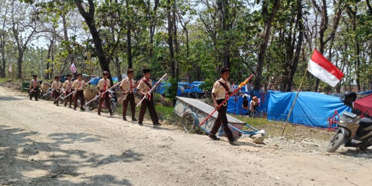 Keliling Hutan, Serunya Penjelajahan Jambore Ranting Pulokulon