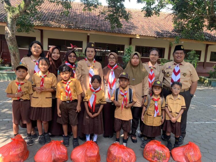 Hari Pramuka Gudep SD Negeri 1 Kumendung: Ajarkan Cinta Alam dan Kasih Sayang Sesama Manusia