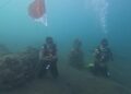 Kolaborasi Saka Bahari Buleleng, Kibarkan Merah Putih dari Bawah Laut