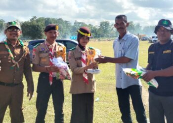 Bulan Bakti Pramuka, Pramuka Berkarya untuk Swasembada Pangan: Saka Tarunabumi Patimpeng Berbagi Saprodi ke Madrasah