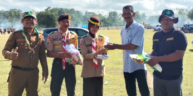 Bulan Bakti Pramuka, Pramuka Berkarya untuk Swasembada Pangan: Saka Tarunabumi Patimpeng Berbagi Saprodi ke Madrasah