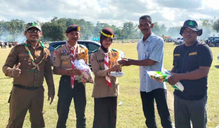 Bulan Bakti Pramuka, Pramuka Berkarya untuk Swasembada Pangan: Saka Tarunabumi Patimpeng Berbagi Saprodi ke Madrasah