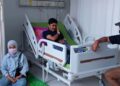 Bakti Bukan Hanya Tugas, Peduli Adalah Persaudaraan: Pramuka Patimpeng Kuatkan Ketua DKR Di Rumah Sakit
