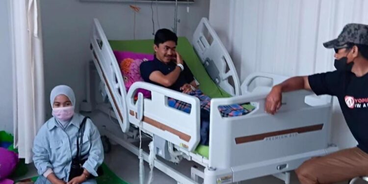 Bakti Bukan Hanya Tugas, Peduli Adalah Persaudaraan: Pramuka Patimpeng Kuatkan Ketua DKR Di Rumah Sakit