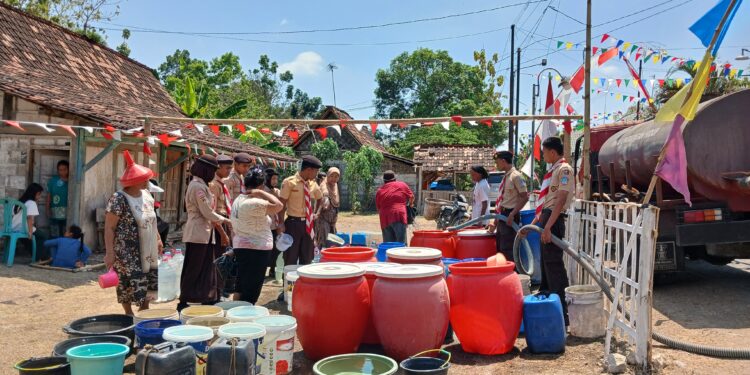 ​Menyambut Estafet Tunas Kelapa Kwarda Jateng, Pramuka Grobogan Salurkan Puluhan Ribu Liter Air Bersih dan Gelar Bakti Masyarakat