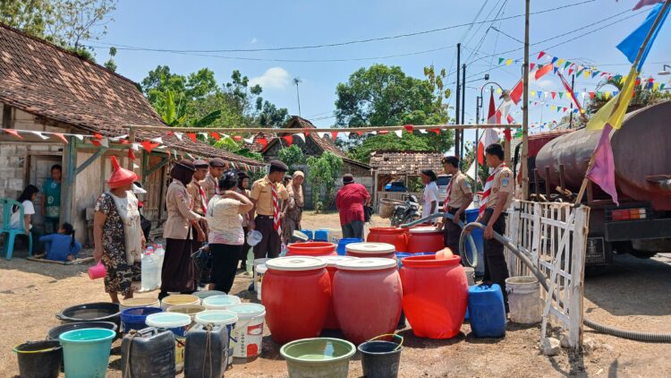 Menyambut Estafet Tunas Kelapa Kwarda Jateng, Pramuka Grobogan Salurkan Puluhan Ribu Liter Air Bersih dan Gelar Bakti Masyarakat
