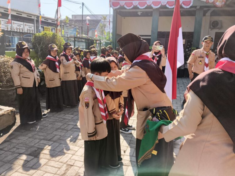 56 Murid Kelas 1 Resmi Jadi Anggota Perindukan Siaga MI Diponegoro 1 Purwokerto Lor