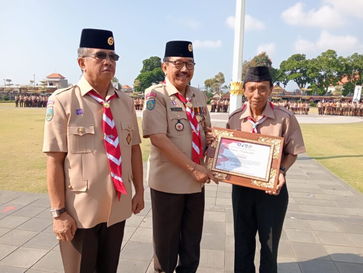 Momen Haru Apel Hari Pramuka ke-65, Kwarda Bali Beri Penghormatan Khusus bagi Almarhum Kak Saheran Penggagas Lambang Kwarda