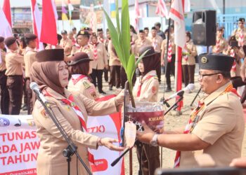 Sekda Banyumas Sambut Estafet Tunas Kelapa di Perbatasan Cilacap