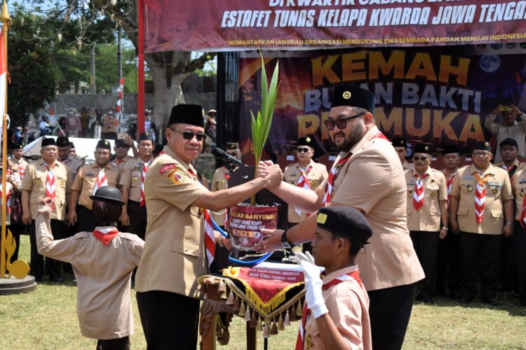 Bupati Sadewo, Terima Pasukan Estafet Tunas Kelapa 2026 Dari Kwarcab Purbalingga