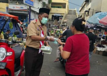 Terdampak Abu Vulkanik Gunung Anak Krakatau. Abdimagana Kwarda Lampung Bagikan Masker Kepada Masyarakat