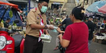 Terdampak Abu Vulkanik Gunung Anak Krakatau. Abdimagana Kwarda Lampung Bagikan Masker Kepada Masyarakat