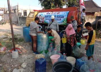 Pramuka Kwarran Cepu Salurkan Bantuan Air Bersih untuk Warga