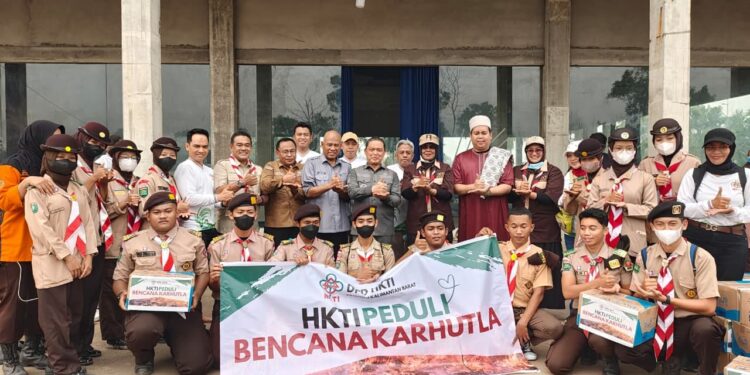 Aksi Pramuka Peduli Kalbar, Ikut Pemadaman, Bagi Masker, Penyaluran Air Minum/Bersih dan Bantuan Sosial Terdampak