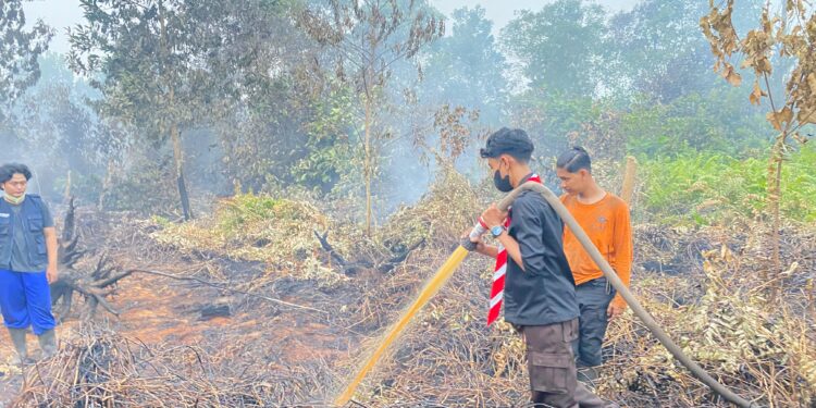 Aksi Pramuka Peduli Kalbar, Ikut Pemadaman, Bagi Masker, Penyaluran Air Minum/Bersih dan Bantuan Sosial Terdampak
