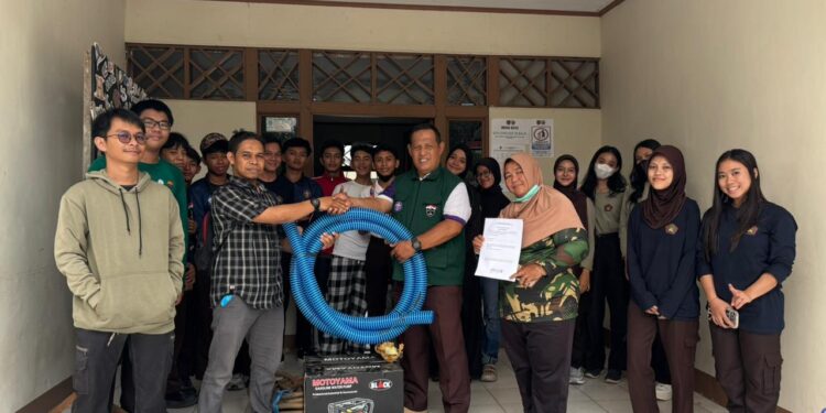 Aksi Pramuka Peduli Kalbar, Ikut Pemadaman, Bagi Masker, Penyaluran Air Minum/Bersih dan Bantuan Sosial Terdampak