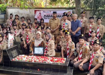 Peringati Hari Pramuka Ke-65, Kwarda Lampung Ziarah Dan Anugerahi Soeparto Rusman Sebagai Tokoh Gerakan Pramuka Lampung