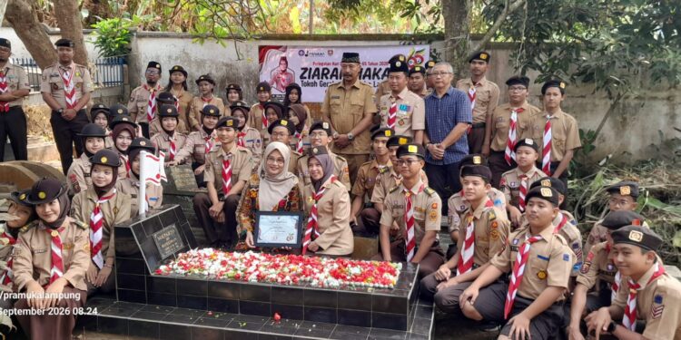Peringati Hari Pramuka Ke-65, Kwarda Lampung Ziarah Dan Anugerahi Soeparto Rusman Sebagai Tokoh Gerakan Pramuka Lampung