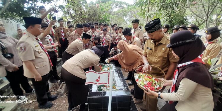 Peringati Hari Pramuka Ke-65, Kwarda Lampung Ziarah Dan Anugerahi Soeparto Rusman Sebagai Tokoh Gerakan Pramuka Lampung