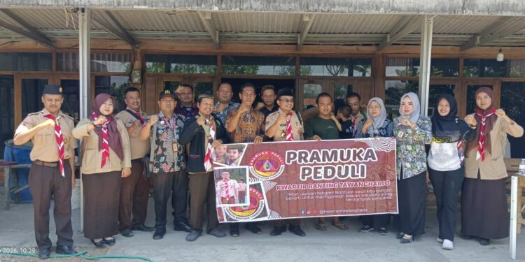 Kwartir Ranting Tawangharjo Serahkan Bantuan untuk Korban Kebakaran