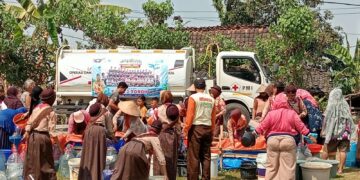 Pramuka SMPN 2 Toroh Salurkan Bantuan 5.000 Liter Air Bersih untuk Warga Terdampak Kekeringan di Desa Depok