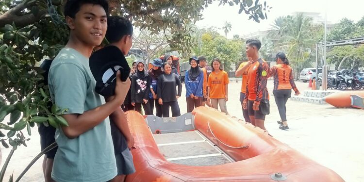 Perkuat Keterampilan Penyelamatan di Air, Saka Rintisan SAR Kwartir Cabang Jakarta Selatan Gelar Water Rescue
